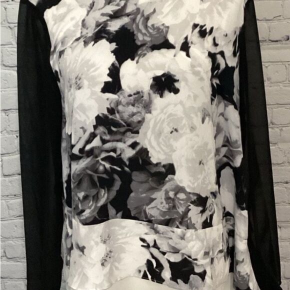 DKNYC Blouse Top Women’s Size Medium Color Black White Floral Pattern - Picture 5 of 10